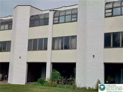 130 Foxfire Dr #202, Mount Pocono, PA 18344