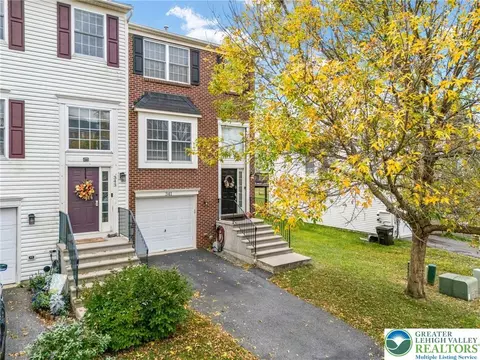 341 S Oak St, Freemansburg, PA 18017