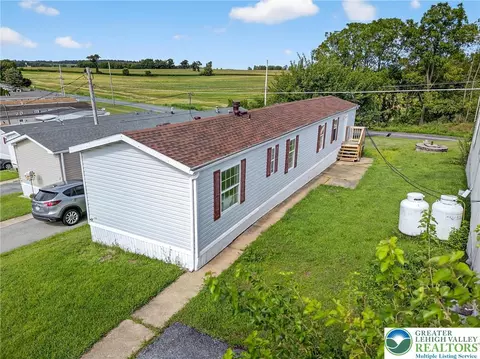25 Roth Ave, Mertztown, PA 19539