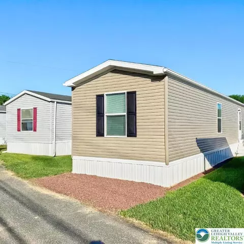 3 Woodland Ln, Mertztown, PA 19539