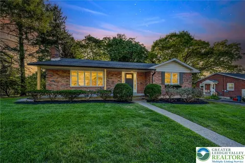 1686 Pleasant Vw, Bethlehem, PA 18015