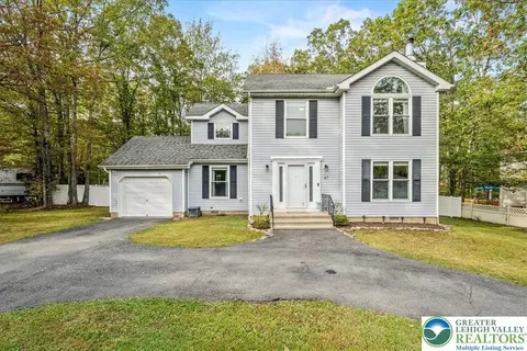 47 Moutain Dr, Mount Pocono, PA 18344