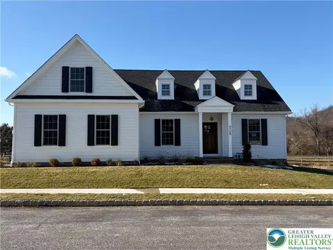 4268 Stonebridge Dr, Fountain Hill, PA 18015