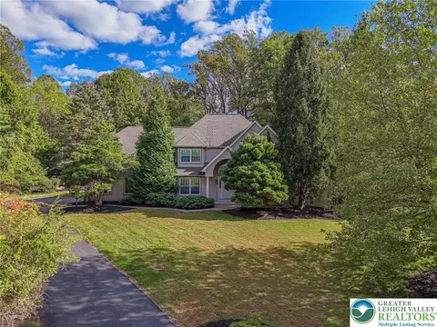 5401 Aberdene St, Center Valley, PA 18034