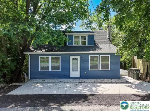 4709 S Delaware Dr, Martins Creek, PA 18063