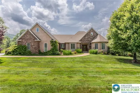 61 Mountain Rd, Sugarloaf, PA 18249
