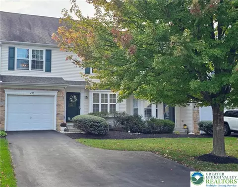 257 Park Ridge Dr, Forks Twp, PA 18040
