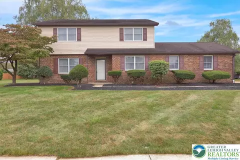2 Cambridge Ct, Fleetwood, PA 19522