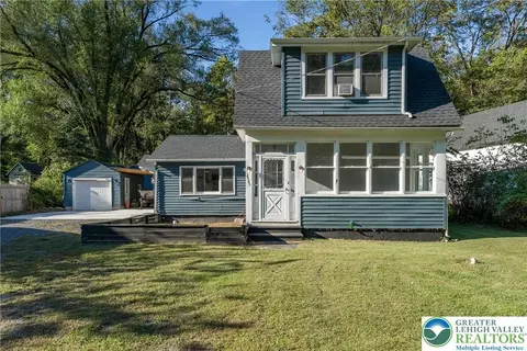 2590 S Delaware Dr, Williams Twp, PA 18042