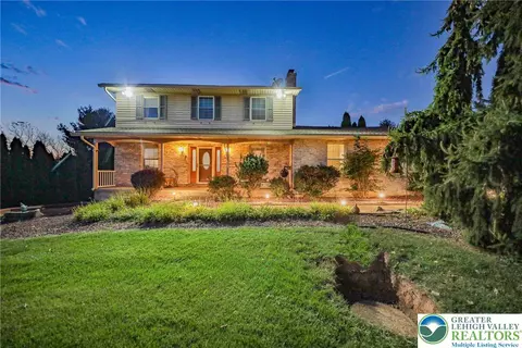402 E Newlins Rd, Forks Twp, PA 18040