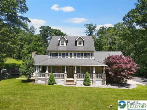 118 Hollow Dr, Stroudsburg, PA 18360