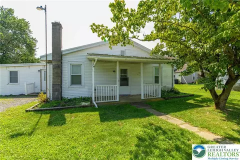 7921 Corning Rd, Zionsville, PA 18092
