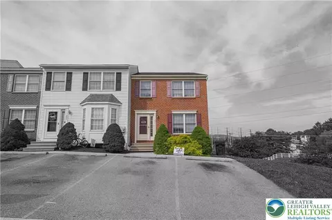 201 N Oak St, Freemansburg, PA 18017
