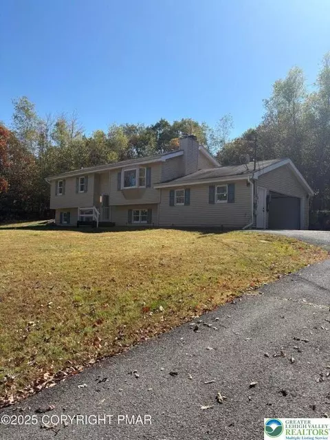 1683 Allegheny Dr, Blakeslee, PA 18610