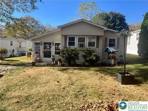 45 Sycamore Dr, Bath, PA 18014