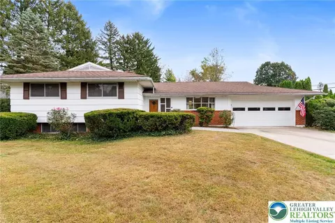 3474 Lord Byron Dr, Bethlehem, PA 18017
