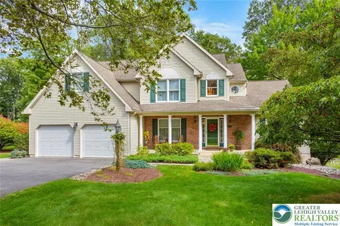 138 Red Oak Ln, Bangor, PA 18013