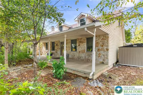 390 Long Lane Rd, Walnutport, PA 18088