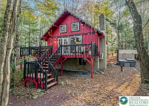 166 Nadine Blvd, Pocono Summit, PA 18346