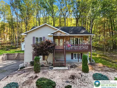 165 Grouse Ridge Ln, Drums, PA 18222