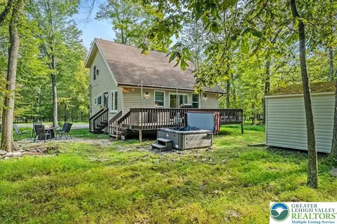 1137 Woodland Dr, East Stroudsburg, PA 18301