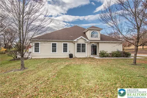 6333 Valor Dr, Bethlehem, PA 18017
