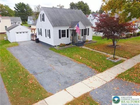 457 Maple Rd, Hellertown, PA 18055