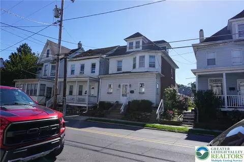 1074 W Berwick St, Easton, PA 18042