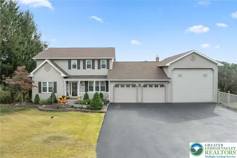 4972 Glenview St, Schnecksville, PA 18078