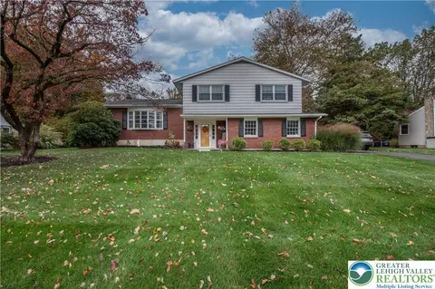 750 Johnston Dr, Bethlehem, PA 18017