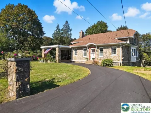 8 Lentz Ave, Lehighton, PA 18235