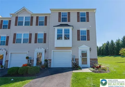 23 Red Rose Ln, Easton, PA 18045