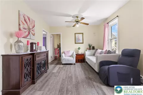 Living - 128 E Spruce St, Bethlehem, PA 18018 photo 3 of 4