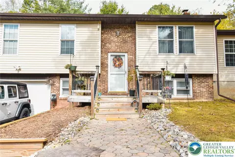 311 Switzgabel Dr, Brodheadsville, PA 18322