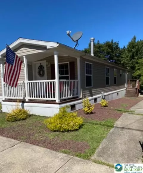 562 W Franklin St, Slatington, PA 18080