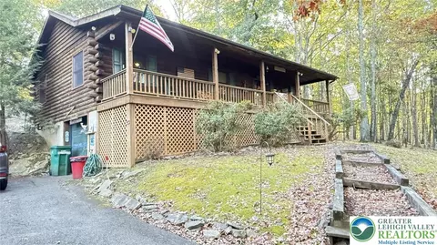 2119 Meadowlark Cir, Pocono Mountain Lake Estates, PA 18324