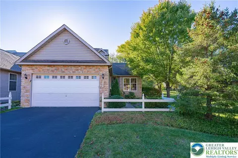 3175 Village Dr, Center Valley, PA 18034