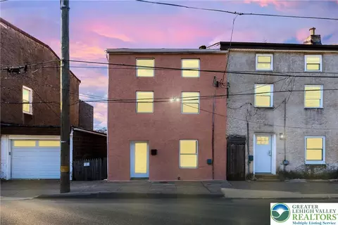 4664 Canton St, Philadelphia, PA 19127