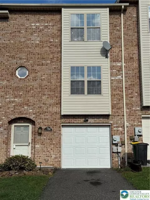 241 Flint Hill Rd, Alburtis, PA 18011