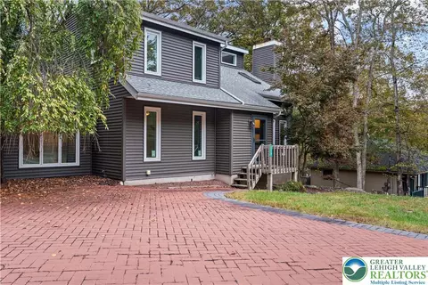 1212 Brentwood Dr, East Stroudsburg, PA 18301