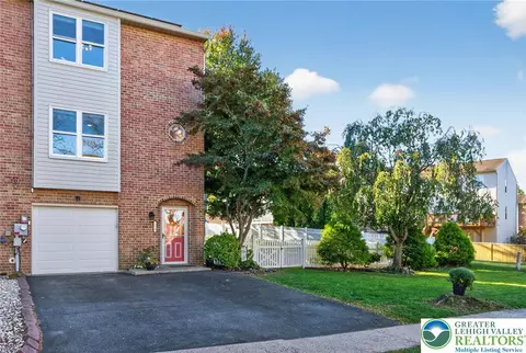 354 W 2nd St, Alburtis, PA 18011