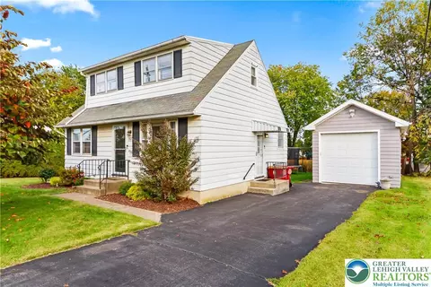 507 Apple Blossom Rd, Forks Twp, PA 18040