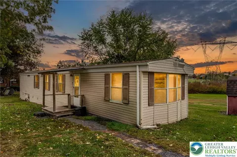 618 Moorestown Dr, Bath, PA 18014