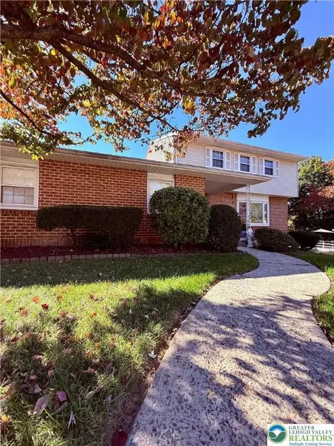 1733 Elmhurst Dr, Fullerton, PA 18052