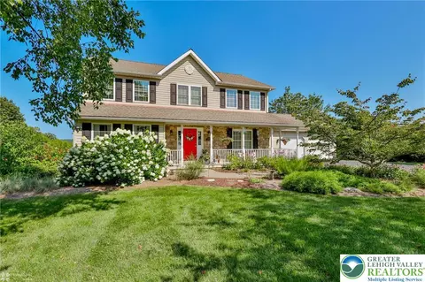 8097 Claussville Rd, Fogelsville, PA 18051