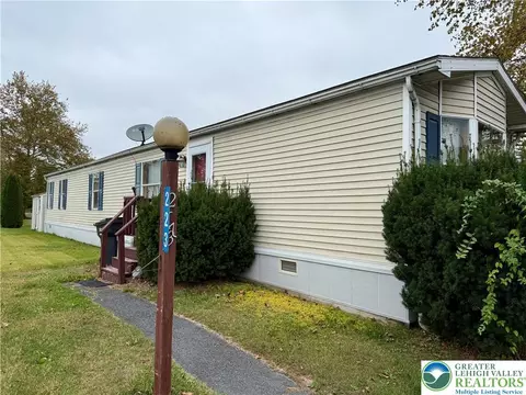 223 S Greenbriar Dr, Bath, PA 18014