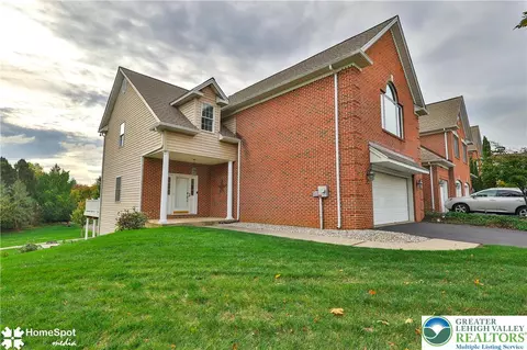 552 Parkside Ct, Allentown, PA 18104