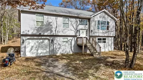 207 Chippewa Trl, Albrightsville, PA 18210