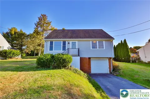 2922 Clayton St, Palmer Township, PA 18045