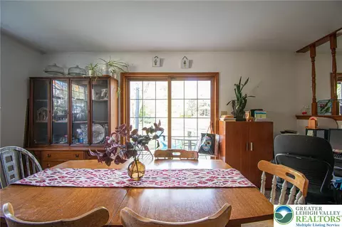 Dining - 160 Grassy Rd, Kresgeville, PA 18333 photo 2 of 3